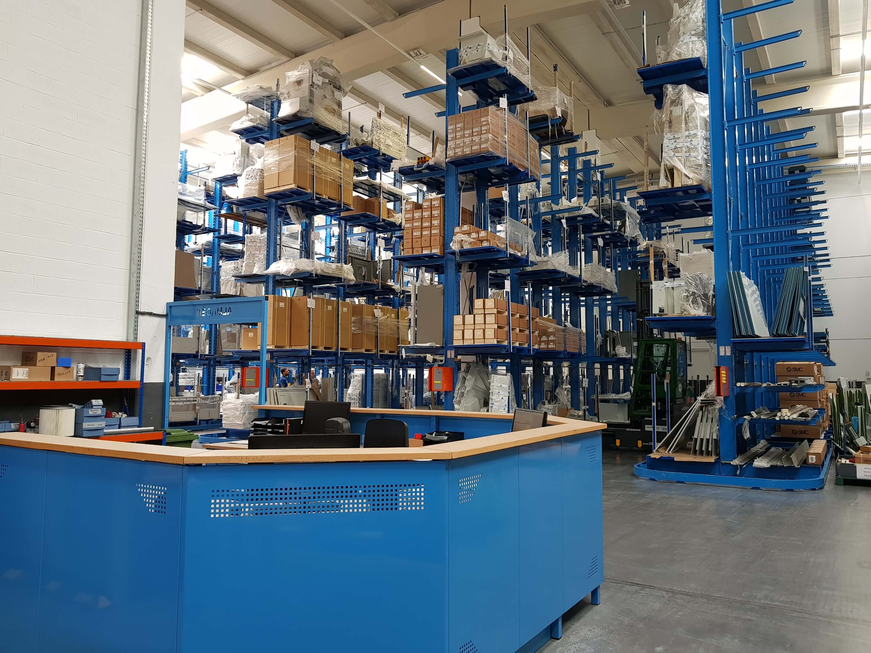 cantilever racking double-sided, guiding rails